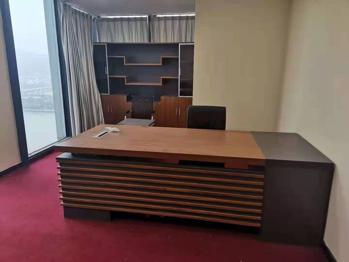 北京办公家具回收，办公隔断、老板桌椅回收，红木家具回收